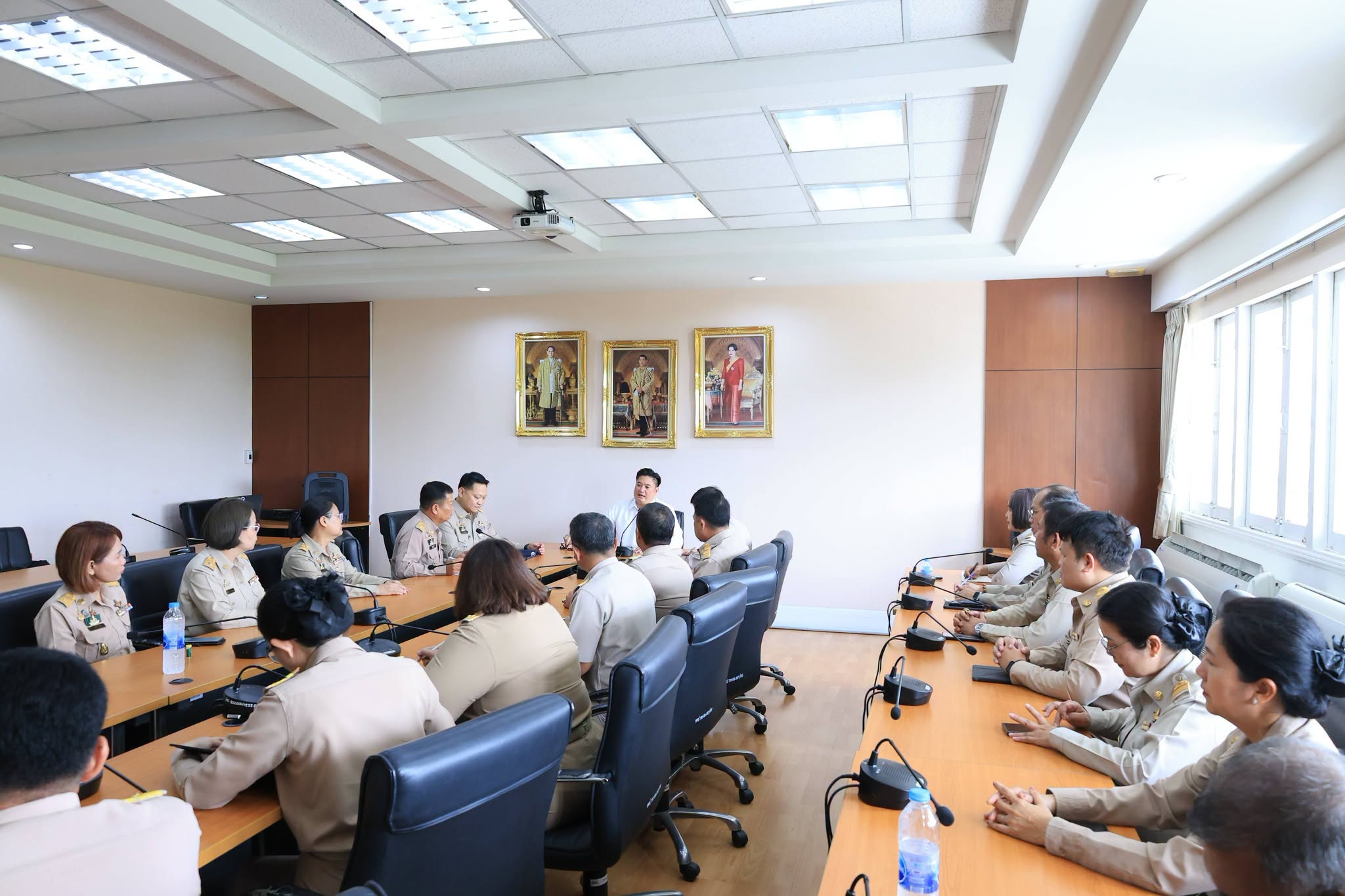 title - คณะผู้บริหาร ส.ป.ก. แสดงความยินดี เนื่องในโอกาส ปลัดกระทรวงเกษตรและสหกรณ์ เข้ารับตำแหน่งใหม่